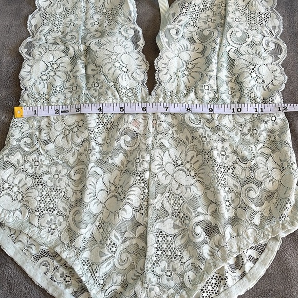Comin’in HAHt Lace bodysuit - SZ S - something blue - NWT - Picture 12 of 13